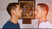 Evan Sanders punya cara sendiri mengucap salam perpisahan kepada rivalnaya itu dalam Ikatan Cinta. Evan membuat video TikTok dengan Arya Saloka, Tarik Ulur woooyyy... @arya.saloka lebaran siapin makanan yeee. Foto: dok. Tiktok Evan Sanders