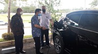 Untuk melakukan pengisian daya, pengendara dapat melakukan dengan self-service dan pastikan telah terhubung dengan aplikasi EVCuzz yang dapat diunduh di Google Play dan App Store. Kehadiran SPKLU di area Wisma BCA Foresta sejalan dengan upaya perusahaan dalam mempercepat realisasi tujuan Pembangunan Berkelanjutan (Sustainable Development Goals/SDGs).