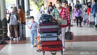 Memasuki H-3 Hari Raya Idul Fitri 1443 H, sebanyak 80 penerbangan yang membawa 13.555 penumpang diberangkatkan dari Terminal 1 A Bandara Soekarno Hatta pada hari ini.