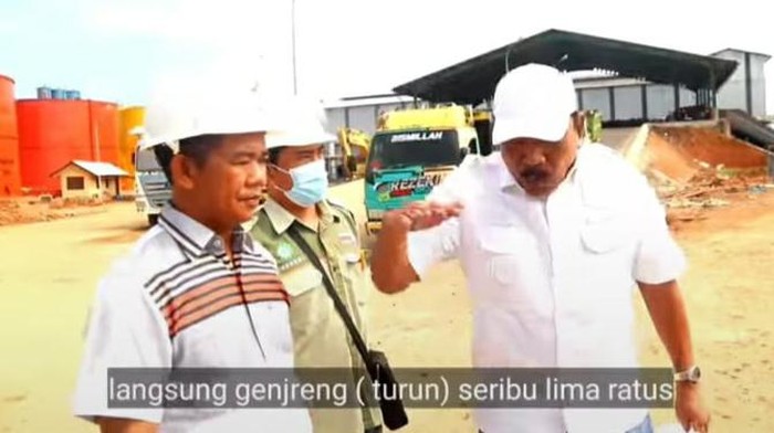 Bupati Bengkulu Utara, Mian meninjau pabrik Sawit. Istimewa