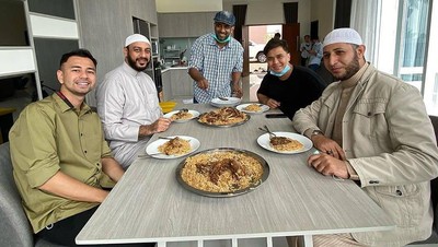 Momen Billy Syahputra Makan Bareng Maria Vania hingga Raffi Ahmad