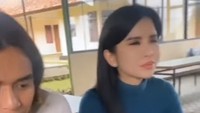 Adik dari Almarhum Olga Syahputra ini juga diketahui sedang dekat dengan Maria Vania. Momen kebersamaan mereka sering dipamerkan. Foto: Instagram @billysky.fc