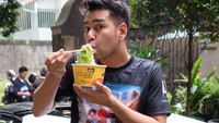 Bersama istrinya, Nagita Slavina, Raffi Ahmad pernah membuat Bakmi RN, tapi tidak bertahan lama. Foto: Istimewa