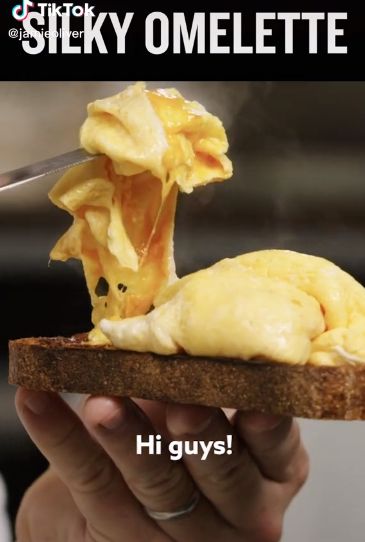 Cara bikin omelet super lembut ala Jamie Oliver