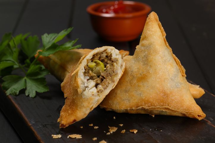 Cramosa, paduan croissant dan samosa