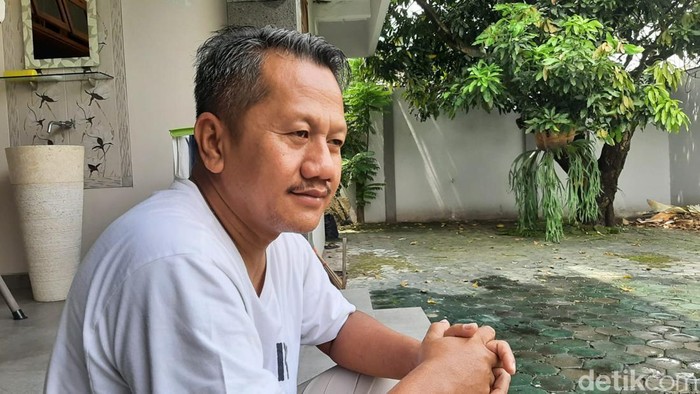 Pengusaha asal Grobogan, Joko Suranto yang membangun jalan senilai Rp 2,8 miliar di kampungnya, Jumat (29/4/2022).