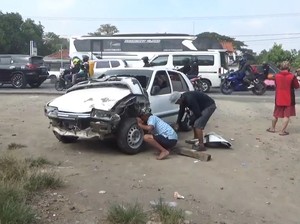 Detik-detik Kecelakaan Maut Tewaskan Pemudik di Pantura Subang