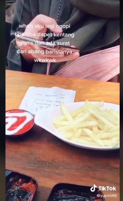 Diajak kenalan pakai kentang goreng