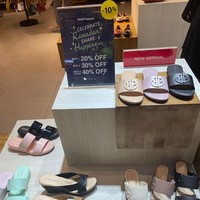 Ingin mencari opsi alas kaki untuk bepergian? Pilihan menariknya bisa ditemui di Hush Puppies. Brand itu juga menawarkan diskon yang beragam. Foto: Rahmi Anjani/Wolipop