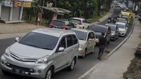 Jika semua orang merencanakan pulang di akhir libur panjang, seperti tanggal 6, 7, dan 8 Mei 2022, maka peningkatan lalu lintas serentak secara bersama-sama ini harus diantisipasi oleh pengguna jalan. ANTARA FOTO/Novrian Arbi
