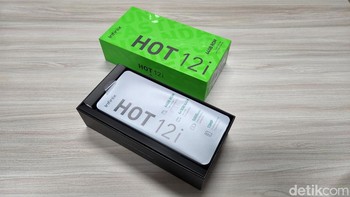 Infinix memberikan aksesori yang cukup lengkap. Foto: Adi Fida Rahman/detikINET