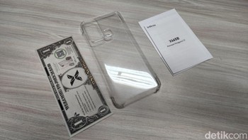 Ada case, buku petunjuk dan garansi. Foto: Adi Fida Rahman/detikINET