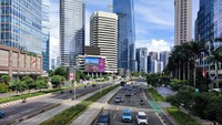 Hal yang berbeda terlihat saat di Bundaran HI, Jakarta Pusat. Nampak kendaraan cukup sepi. Warga pun bisa tancap gas tanpa adanya penumpukan kendaraan seperti hari biasanya. (Nahda Rizki/detikcom)