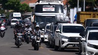 Jalanan kembali dibuka apabila volume kendaraan di Pelabuhan Merak menurun. Kendaraan bakal langsung diarahkan ke Cikuasa atas.