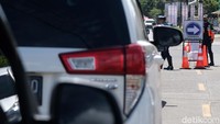 Berdasarkan pantauan detikcom pukul 13.30 WIB, lalu-lintas di jalan arteri menuju Pelabuhan Merak macet.