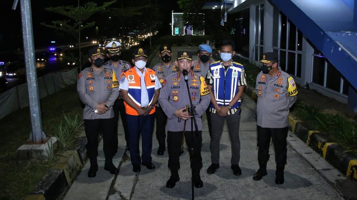 Kapolri Jenderal Listyo Sigit mengecek one way di Tol Jakarta- Cikampek hingga Tol Kalikangkung
