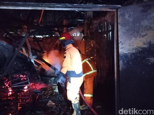 Pabrik Arang di Tasikmalaya Kebakaran