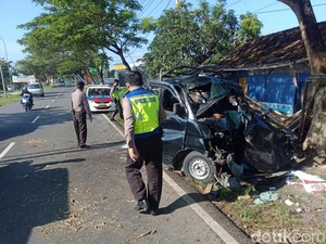 Pemudik Asal Sleman Menuju Bangkalan Tewas Usai Mobilnya Tabrak Pohon