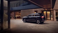 Niro Plus hadir dengan basis dari Kia Niro EV yang sudah mengaspal sejak 2018 secara global. Dilansir dari laman resmi KIA Korea Selatan, Niro EV mengusung baterai berkapasitas 64 kWh dan bisa berjalan sejauh 385 km dalam satu kali pengecasan penuh. Foto: dok. KIA