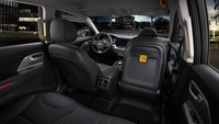 Perbedaan antara Niro EV dan Niro Plus terletak pada dimensinya. Panjang dari Niro Plus bertambah sekitar 10 mm dan tingginya sekitar 80 mm. Hal ini untuk menunjang kelegaan kabin. Foto: dok. KIA