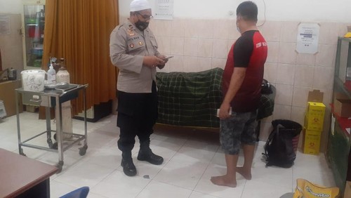 Korban tabrak lari sempat dilarikan ke salah satu klinik di Desa Bonder, Kamis (28/4/2022). (FOTO: IST)