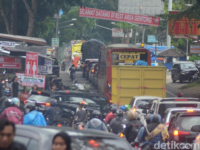 Macet di kawasan Gentong Tasikmalaya.
