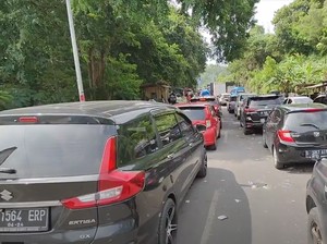 Macet Horor Menuju Pelabuhan Merak, Mobil Berhenti Total