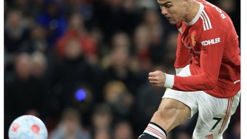 Gol Ronaldo kembali membawa MU terhindar dari kekalahan tadi malam melawan Chelsea di Old Trafford. Sebanyak 8 dari 9 gol MU terakhir dicetak CR7. . Foto: Twitter