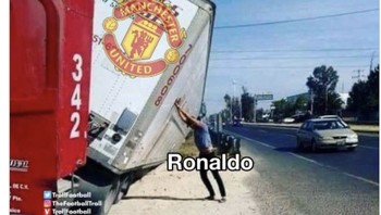 Meme beban Cristiano Ronaldo di MU pada musim ini. Foto: Twitter