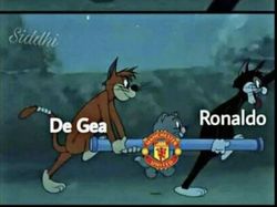 Sungguh Terlalu, Meme Ronaldo-De Gea Gendong Beban MU