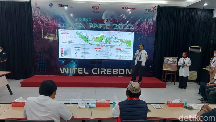 Menkominfo Johnny G. Plate mengecek kesiapan jaringan internet menghadapi lonjakan trafik telekomunikasi saat mudik lebaran 2022.