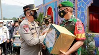 Sebelum meninggalkan Pos Terpadu Polres Rokan Hilir, Iqbal dan Forkompimda Riau memberikan paket bingkisan kepada personel yang bertugas  dalam Operasi Ketupat Lancang Kuning 2022. Dia menekankan kepada anggota di Pos Terpadu agar memaksimalkan pelayanan terhadap masyarakat.