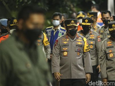 Momen Kapolri Tinjau Penerapan One Way Tol Japek