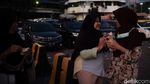 Momen Pemudik Buka Puasa Sambil Menunggu Kapal di Merak