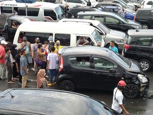Melihat Antrean Ratusan Kendaraan Menyeberang di Pelabuhan Gilimanuk