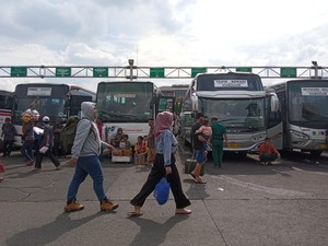 Pemudik Sempat Menumpuk, Bus Masuk ke Terminal Bekasi Kembali Normal