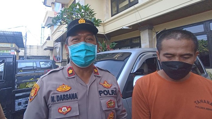 Kapolsek Mengwi Kompol Nyoman Darsana dan pelaku pencurian mobil Suzuki APV.