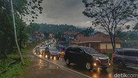 Pihaknya menambahkan puncak arus diprediksi pada H-2 mudik lebaran. Dengan itu, kata dia, beberapa skema akan dilakukan oleh pihak kepolisian. Dia menambahkan kepadatan di jalur Nagre juga disebabkan adanya pertemuan arus dari arteri.