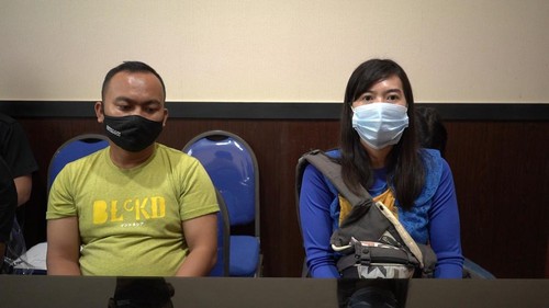 Pasangan Abdi Antoni (34) dan istri sirinya, Yunita Oktarina