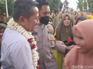Crazy Rich Grobogan Perbaiki Jalan Rp 2,8 M, Setara Pendapatan Sebulan