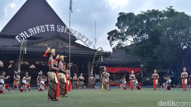 Pentas Solo Menari 2022 di Balai Kota Solo, Jumat (29/4/2022).