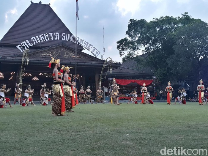 Pentas Solo Menari 2022 di Balai Kota Solo, Jumat (29/4/2022).