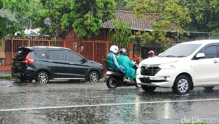 Perjalanan mudik di Banyuwangi yang terancam cuaca ekstrem.