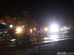 Kereta Melintas 36 Kali Sehari Bikin Jalur Nagreg Tersendat