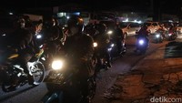 Salah satunya dititik perlintasan Kereta Api (KA) Nagreg. Kepadatan arus lalin ini terjadi, saat kereta api melintas.