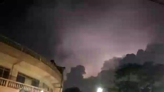 Petir di Surabaya