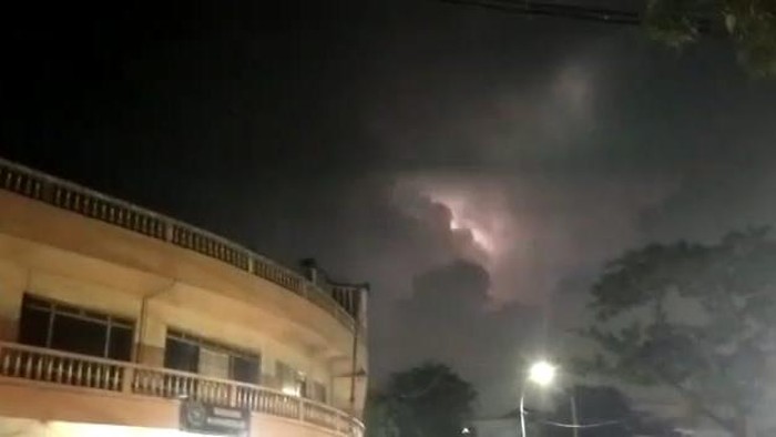 Petir di Surabaya