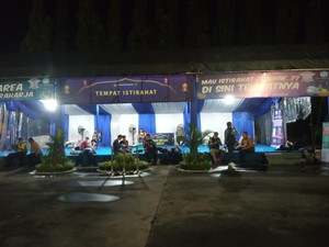 Istirahat di Kedungwaringin, Pemotor Senang Boleh Mudik Lagi: Gembira Banget