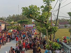 Kala Ribuan Warga Tumpah Ruah Menyambut Crazy Rich Grobogan Mudik