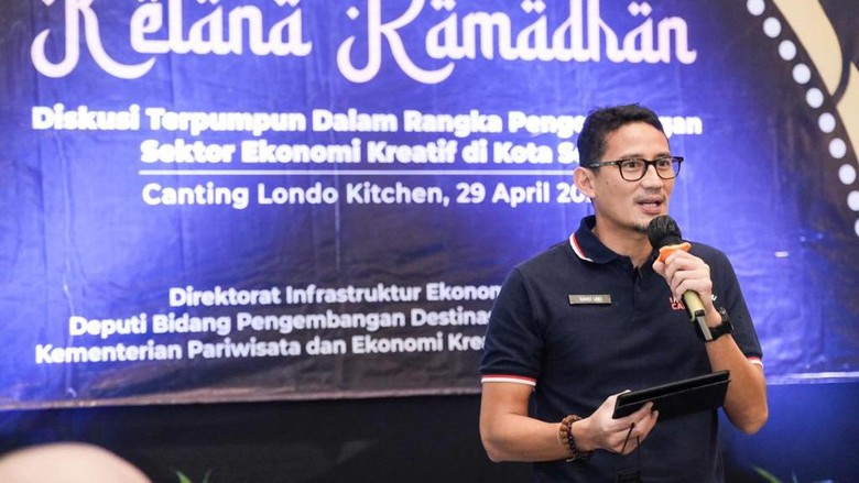 Menteri Pariwisata dan Ekonomi Kreatif/Kepala Badan Pariwisata dan Ekonomi Kreatif Sandiaga Salahuddin Uno menghadiri Kelana Ramadhan di Solo.